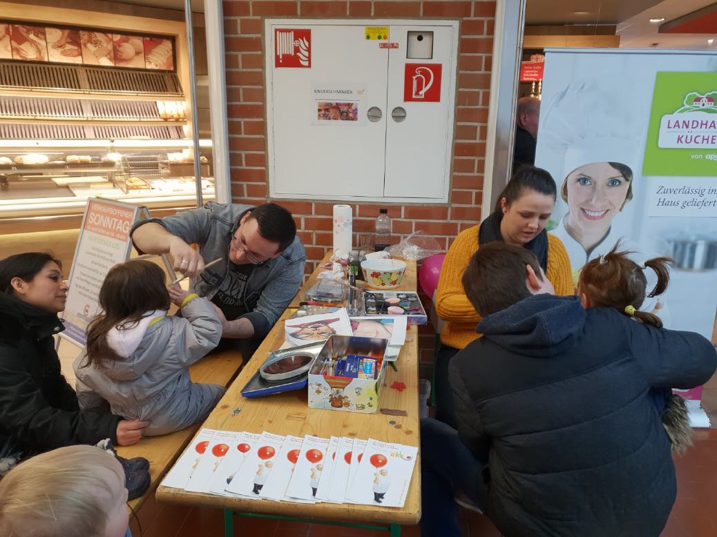 Tag der offenen Tür - Kinderschminken